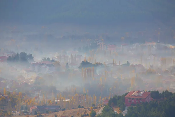 牡牛座山 初期の日霧と秋 — ストック写真