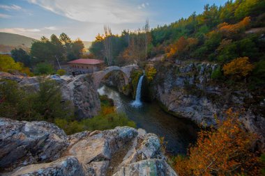 Clandras Köprüsü. Uak 'ın Karahalli ilçesinde bulunan Phrygian döneminden kalma tarihi bir köprü..