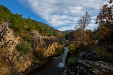 Clandras Köprüsü. Uak 'ın Karahalli ilçesinde bulunan Phrygian döneminden kalma tarihi bir köprü..