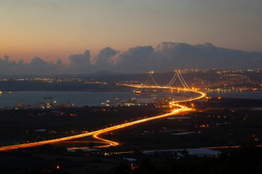 Osmangazi Köprüsü (İzmit Körfezi Köprüsü). İzmit, Kokael, Turkey. Hepsi bu. Türkiye 'nin en uzun köprüsü ve dünyanın en uzun dördüncü asma köprüsü, merkez açıklığının uzunluğuyla.