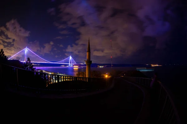 Γέφυρα Γιαβούζ Σουλτάν Σελίμ Στην Ιστανμπούλ Της Τουρκίας Νυχτερινό Φωτισμό — Φωτογραφία Αρχείου