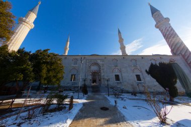 Üç Balkon Camisi (Uc Serefeli Camii)