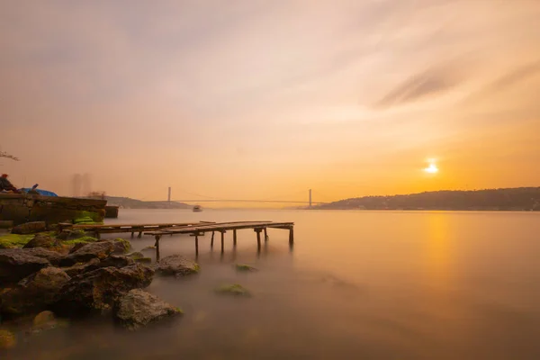 Вид Стамбул Пирса Рядом Босфорским Мостом Снятый Помощью Техники Длительной — стоковое фото