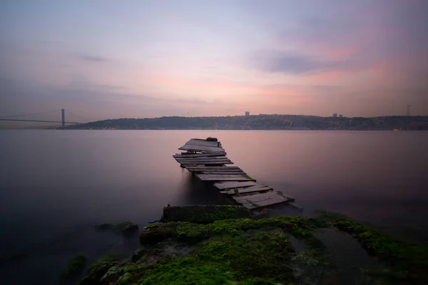 Uitzicht Istanbul Vanaf Een Pier Bij Bosporusbrug Geschoten Met Techniek — Stockfoto