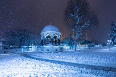 II. Sultanahmet Meydanı, 1898 yılında inşa'dan bir hediye Alman Çeşmesi.