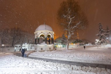 II. Sultanahmet Meydanı, 1898 yılında inşa'dan bir hediye Alman Çeşmesi.