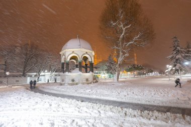 II. Sultanahmet Meydanı, 1898 yılında inşa'dan bir hediye Alman Çeşmesi.