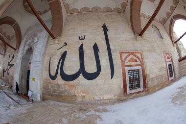 Türkiye 'nin Edirne ilçesindeki eski cami dış görünüşü. Edirne Osmanlı 'nın başkentiydi.