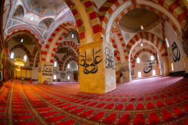 Türkiye 'nin Edirne ilçesindeki eski cami dış görünüşü. Edirne Osmanlı 'nın başkentiydi.