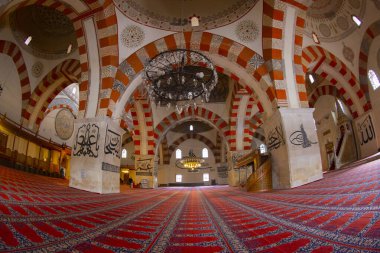 Türkiye 'nin Edirne ilçesindeki eski cami dış görünüşü. Edirne Osmanlı 'nın başkentiydi.