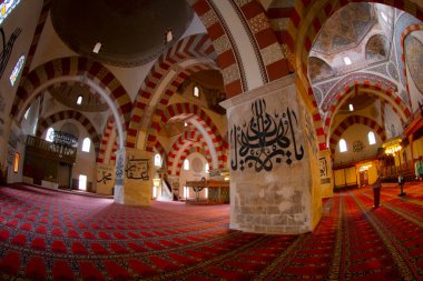 Türkiye 'nin Edirne ilçesindeki eski cami dış görünüşü. Edirne Osmanlı 'nın başkentiydi.