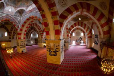 Türkiye 'nin Edirne ilçesindeki eski cami dış görünüşü. Edirne Osmanlı 'nın başkentiydi.
