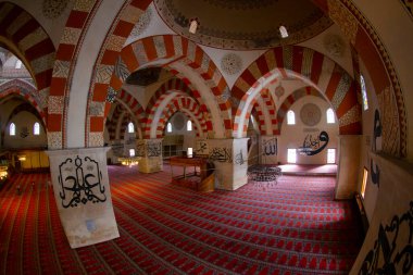 Türkiye 'nin Edirne ilçesindeki eski cami dış görünüşü. Edirne Osmanlı 'nın başkentiydi.