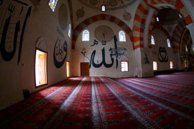 Türkiye 'nin Edirne ilçesindeki eski cami dış görünüşü. Edirne Osmanlı 'nın başkentiydi.