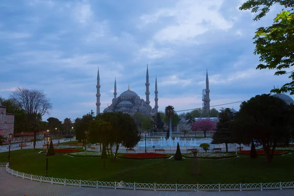 Festival Del Tulipán Plaza Sultahahmet Tulipanes Mezquita Azul Estambul Turquía —  Fotos de Stock