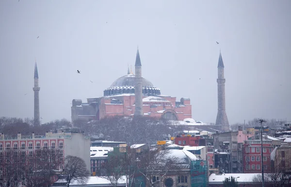 Snöig Dag Sultanahmet Square Utsikt Över Hagia Sophia Istanbul Turkiet — Stockfoto