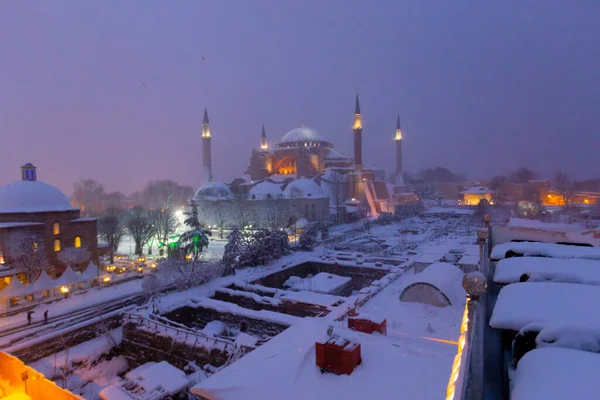 Снежный День Площади Султанахмет Вид Hagia Sophia Стамбул Турция Собор — стоковое фото