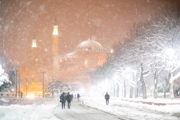 Χιονάτη Μέρα Στην Πλατεία Σουλταναχμέτ Άποψη Της Hagia Sophia Κωνσταντινούπολη — Φωτογραφία Αρχείου