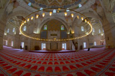 Üç Serefeli Camii 'nin içinde.