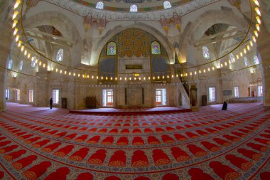 Üç Serefeli Camii 'nin içinde.
