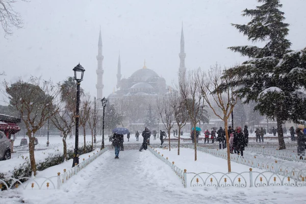 Mezquita Azul Mezquita Sultanahmet Día Invierno Con Nieve Estambul Turquía — Foto de Stock