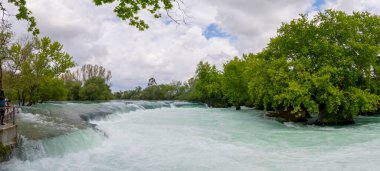 Türkiye 'de Manavgat Şelalesi. Çok popüler bir turizm merkezi..