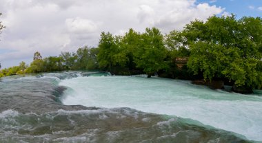 Türkiye 'de Manavgat Şelalesi. Çok popüler bir turizm merkezi..