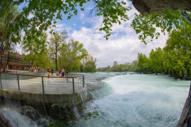 Türkiye 'de Manavgat Şelalesi. Çok popüler bir turizm merkezi..