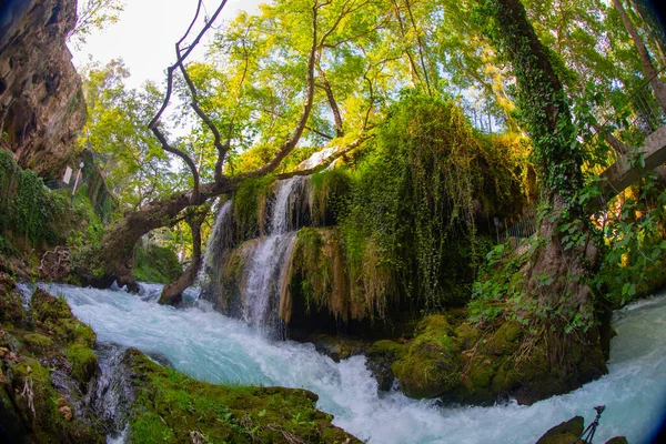 Καταρράκτης Ντούντεν Αττάλεια Τουρκία Καλοκαίρι Άγρια Φύση Πράσινα Δέντρα Πανοραμική — Φωτογραφία Αρχείου