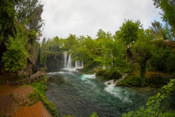 Cachoeira Duden Antalya Turquia Natureza Selvagem Verão Com Árvores Verdes — Fotografia de Stock