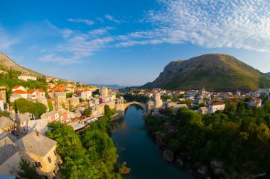 Eski Köprüsü Mostar Panoraması bir güzel yaz günü, Bosna-Hersek