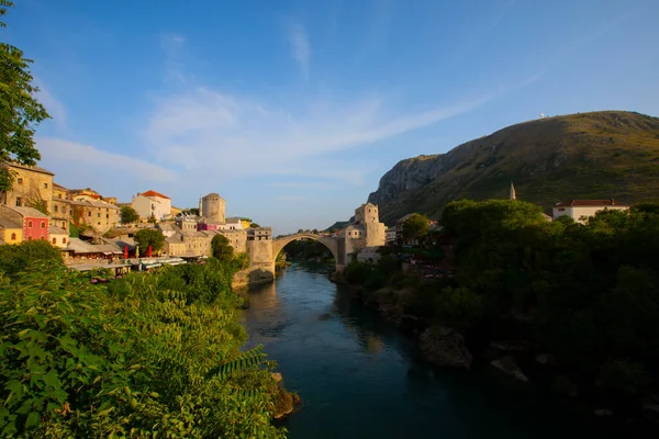 Eski Köprüsü Mostar Panoraması bir güzel yaz günü, Bosna-Hersek