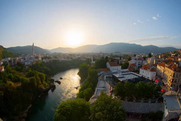 Panorama Van Oude Brug Van Mostar Een Mooie Zomerdag Bosnië — Stockfoto