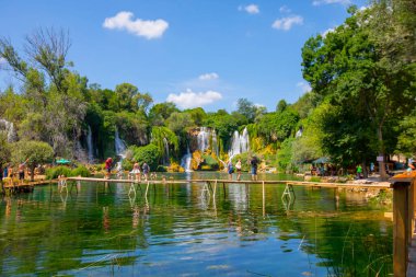 Bosna-Hersek 'teki Trebizat Nehri üzerindeki Kravice şelalesi