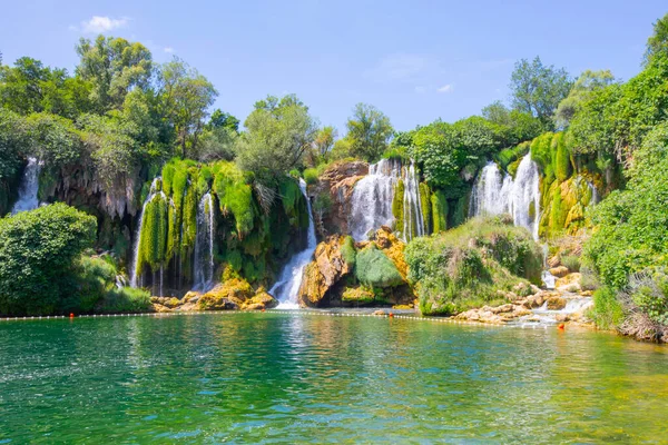 Bosna-Hersek 'teki Trebizat Nehri üzerindeki Kravice şelalesi