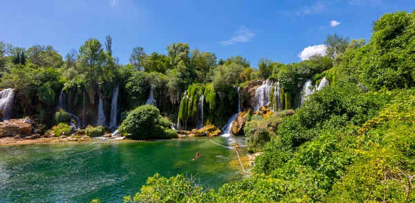 Bosna-Hersek 'teki Trebizat Nehri üzerindeki Kravice şelalesi