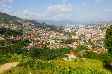  Soykırım kurbanları için Potocari, Srebrenica anıtı ve mezarlığı