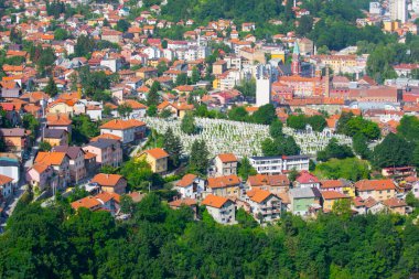  Soykırım kurbanları için Potocari, Srebrenica anıtı ve mezarlığı