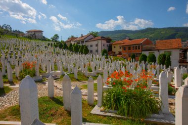  Soykırım kurbanları için Potocari, Srebrenica anıtı ve mezarlığı