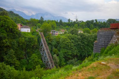 1943, Jablanica, Bosna-Hersek 'teki Neretva savaşı sırasında yıkılan bir demiryolu köprüsünün kopyası