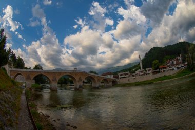 Konjiç Neretva Nehri üzerindeki Eski Köprü - Konjiç, Bosna-Hersek, Avrupa