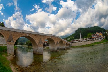 Konjiç Neretva Nehri üzerindeki Eski Köprü - Konjiç, Bosna-Hersek, Avrupa