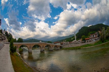 Konjiç Neretva Nehri üzerindeki Eski Köprü - Konjiç, Bosna-Hersek, Avrupa