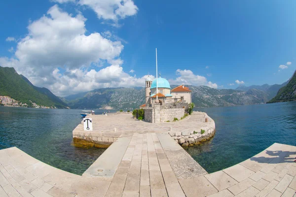 Lady of the Rocks Kilisesi ve Saint George Adası, Kotor Körfezi Perast, Karadağ