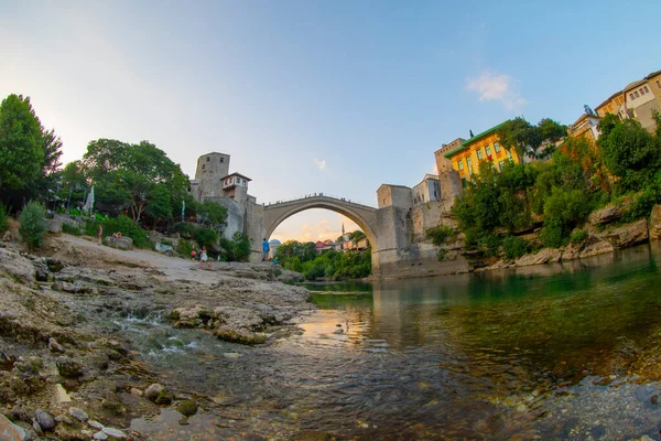 Красивый Вид Старый Мост Через Реку Неретва Мостаре Босния Герцеговина — стоковое фото