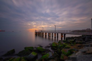 Muhteşem uzun pozlama göl günbatımı