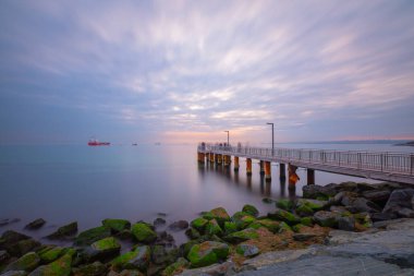 Muhteşem uzun pozlama göl günbatımı