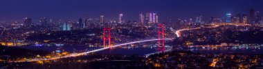 15 Temmuz Şehitler Köprüsü (15 Temmuz Sehitler Koprusu). İstanbul Boğazı Köprüsü, gece. İstanbul, Türkiye.