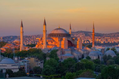 İstanbul 'da Ayasofya' nın güzel manzarası, gün batımında Türkiye 'nin tepesinden