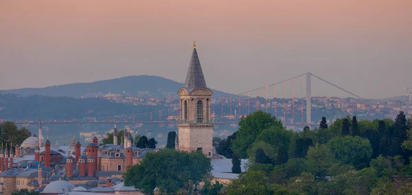 Palacio Topkapi Contra Puente Del Bósforo Estambul Turquía —  Fotos de Stock